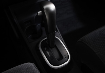 Подержанный автомобиль Nissan Tiida Hatchback 2011 года (14 фото)