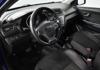 Подержанный автомобиль Kia Rio Sedan 2015 года (9 фото)