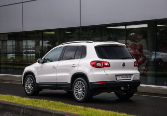 Подержанный автомобиль Volkswagen Tiguan 2008 года (8 фото)