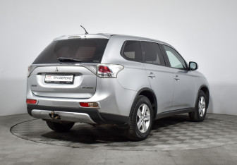 Подержанный автомобиль Mitsubishi Outlander 2014 года (5 фото)