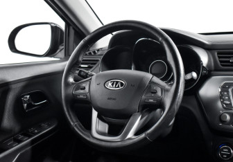 Подержанный автомобиль Kia Rio Sedan 2012 года (15 фото)