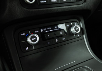 Подержанный автомобиль Volkswagen Touareg 2015 года (16 фото)