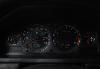 Подержанный автомобиль Volvo XC90 2002 года (12 фото)