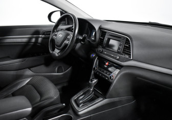 Подержанный автомобиль Hyundai Elantra Sedan 2018 года (14 фото)