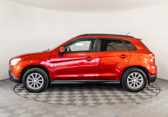 Подержанный автомобиль Mitsubishi ASX 2010 года (8 фото)