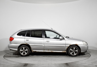 Подержанный автомобиль Kia Rio Wagon 2005 года (4 фото)