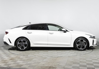 Подержанный автомобиль Kia K5 2022 года (4 фото)