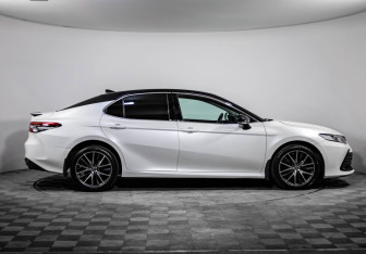 Подержанный автомобиль Toyota Camry Sedan 2021 года (4 фото)