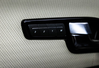 Подержанный автомобиль Land Rover Range Rover Evoque 2011 года (22 фото)