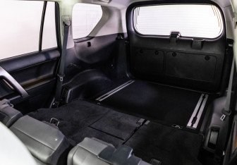 Подержанный автомобиль Toyota Land Cruiser Prado 2014 года (25 фото)