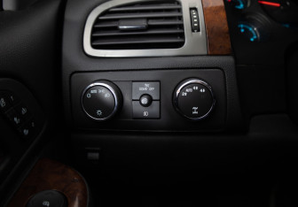 Подержанный автомобиль Chevrolet Tahoe 2012 года (14 фото)