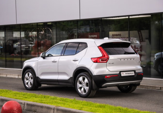 Подержанный автомобиль Volvo XC40 2019 года (8 фото)