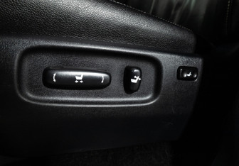 Подержанный автомобиль Toyota Land Cruiser Suv 2012 года (15 фото)