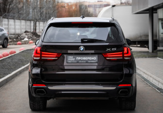 Подержанный автомобиль BMW X5 2015 года (7 фото)