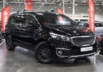 Подержанный автомобиль Kia Carnival 2017 года (4 фото)