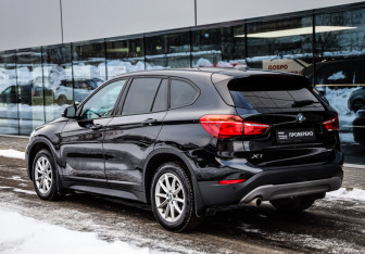 Подержанный автомобиль BMW X1 2019 года (7 фото)