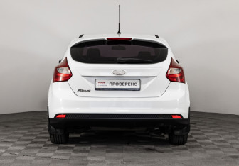 Подержанный автомобиль Ford Focus Hatchback 2012 года (6 фото)
