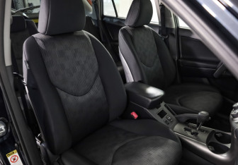 Подержанный автомобиль Toyota RAV4 2012 года (10 фото)