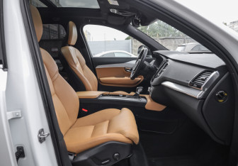Подержанный автомобиль Volvo XC90 2019 года (29 фото)