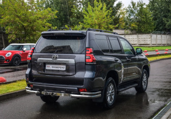 Подержанный автомобиль Toyota Land Cruiser Prado 2019 года (6 фото)