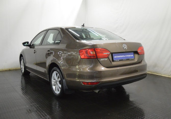 Подержанный автомобиль Volkswagen Jetta Sedan 2012 года (7 фото)