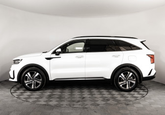 Подержанный автомобиль Kia Sorento 2021 года (9 фото)