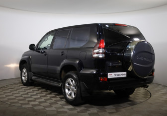 Подержанный автомобиль Toyota Land Cruiser Prado 2007 года (7 фото)