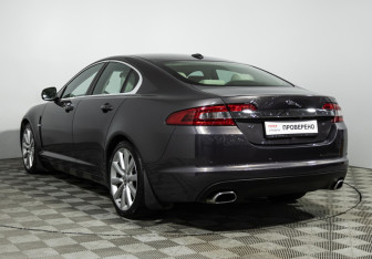 Подержанный автомобиль Jaguar XF Sedan 2009 года (7 фото)