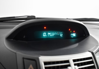 Подержанный автомобиль Toyota Yaris Hatchback 2008 года (18 фото)