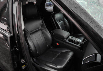 Подержанный автомобиль Land Rover Discovery 2017 года (26 фото)