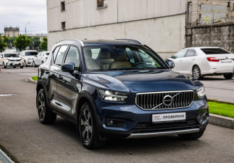 Подержанный автомобиль Volvo XC40 2021 года (5 фото)