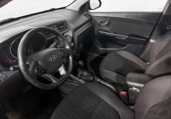 Подержанный автомобиль Kia Rio Hatchback 2012 года (9 фото)