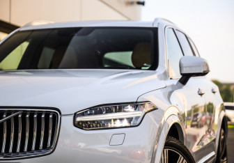 Подержанный автомобиль Volvo XC90 2020 года (2 фото)