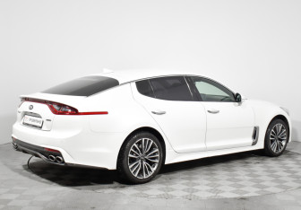 Подержанный автомобиль Kia Stinger 2018 года (5 фото)
