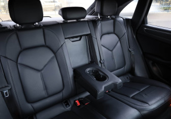 Подержанный автомобиль Porsche Macan 2019 года (27 фото)