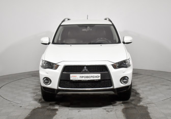 Подержанный автомобиль Mitsubishi Outlander 2011 года (2 фото)