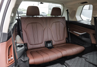 Подержанный автомобиль BMW X7 2021 года (35 фото)