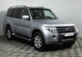 Подержанный автомобиль Mitsubishi Pajero 2011 года (3 фото)