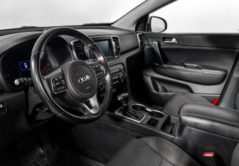 Подержанный автомобиль Kia Sportage 2017 года (9 фото)