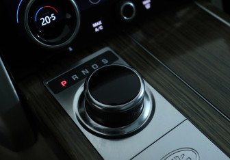 Подержанный автомобиль Land Rover Range Rover 2019 года (17 фото)