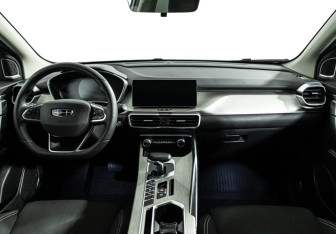 Подержанный автомобиль Geely Coolray 2023 года (13 фото)