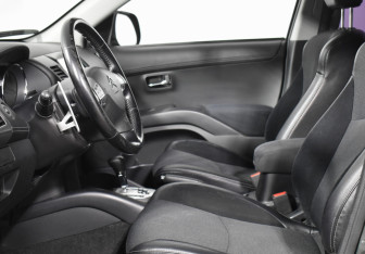 Подержанный автомобиль Citroen C-Crosser 2010 года (10 фото)