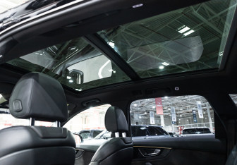 Подержанный автомобиль Audi Q7 2018 года (17 фото)