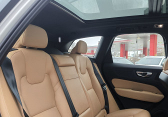 Подержанный автомобиль Volvo XC60 2020 года (21 фото)