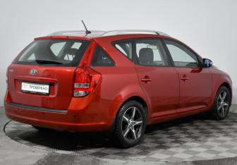 Подержанный автомобиль Kia Ceed Wagon 2011 года (5 фото)