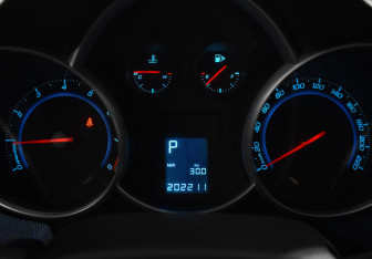 Подержанный автомобиль Chevrolet Cruze Sedan 2012 года (21 фото)
