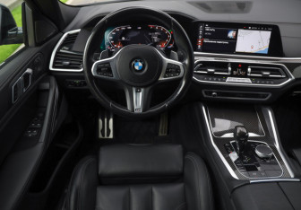 Подержанный автомобиль BMW X6 2021 года (15 фото)