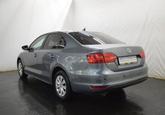 Подержанный автомобиль Volkswagen Jetta Sedan 2014 года (7 фото)