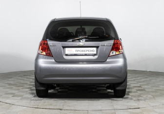 Подержанный автомобиль Chevrolet Aveo Hatchback 2006 года (6 фото)