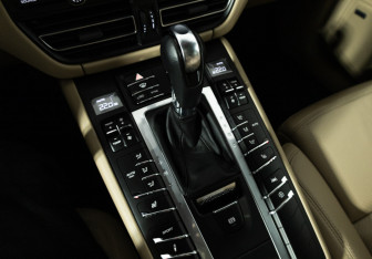 Подержанный автомобиль Porsche Macan 2021 года (20 фото)